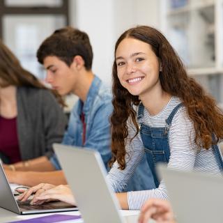 🎓 Lehrkraft Chemie, Musik oder Englisch gesucht 